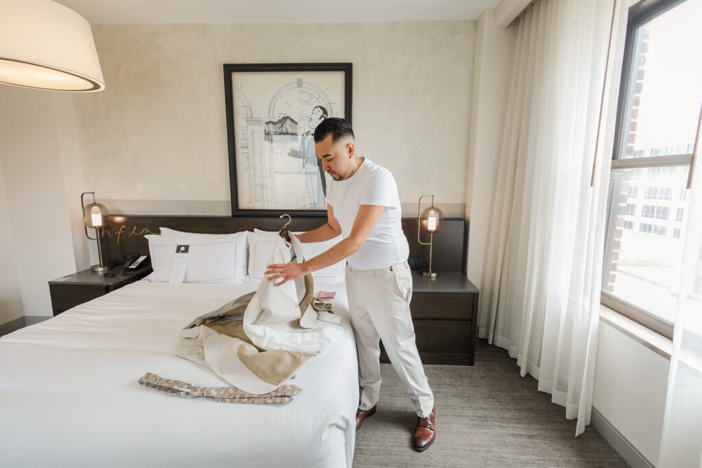 Stephanie and Kristian's Downtown Des Moines Wedding at The Tea Room and Greater Des Moines Botanical Garden_Claire Katan Creative Wedding Photography