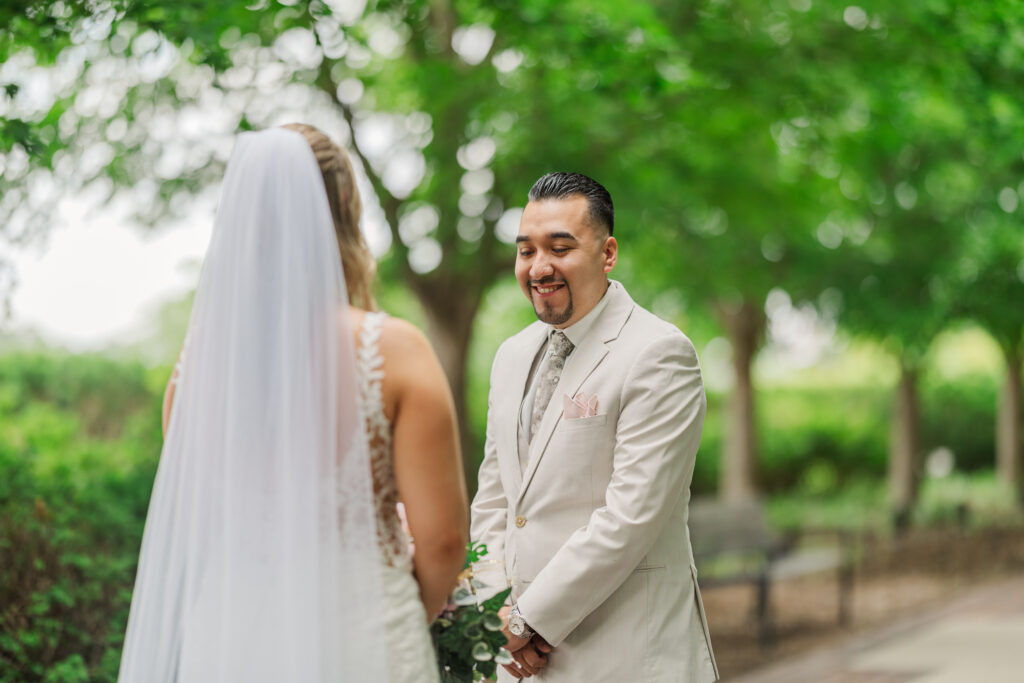 Stephanie and Kristian's Downtown Des Moines Wedding at The Tea Room and Greater Des Moines Botanical Garden_Claire Katan Creative Wedding Photography
