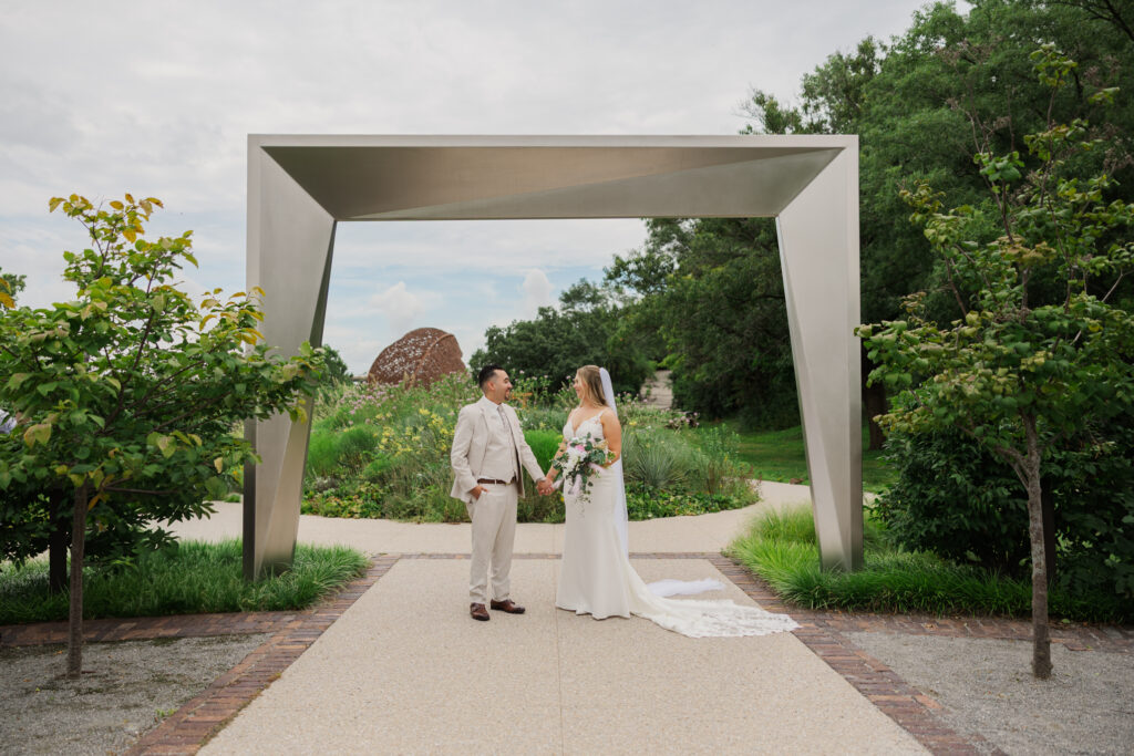 Stephanie and Kristian's Downtown Des Moines Wedding at The Tea Room and Greater Des Moines Botanical Garden_Claire Katan Creative Wedding Photography