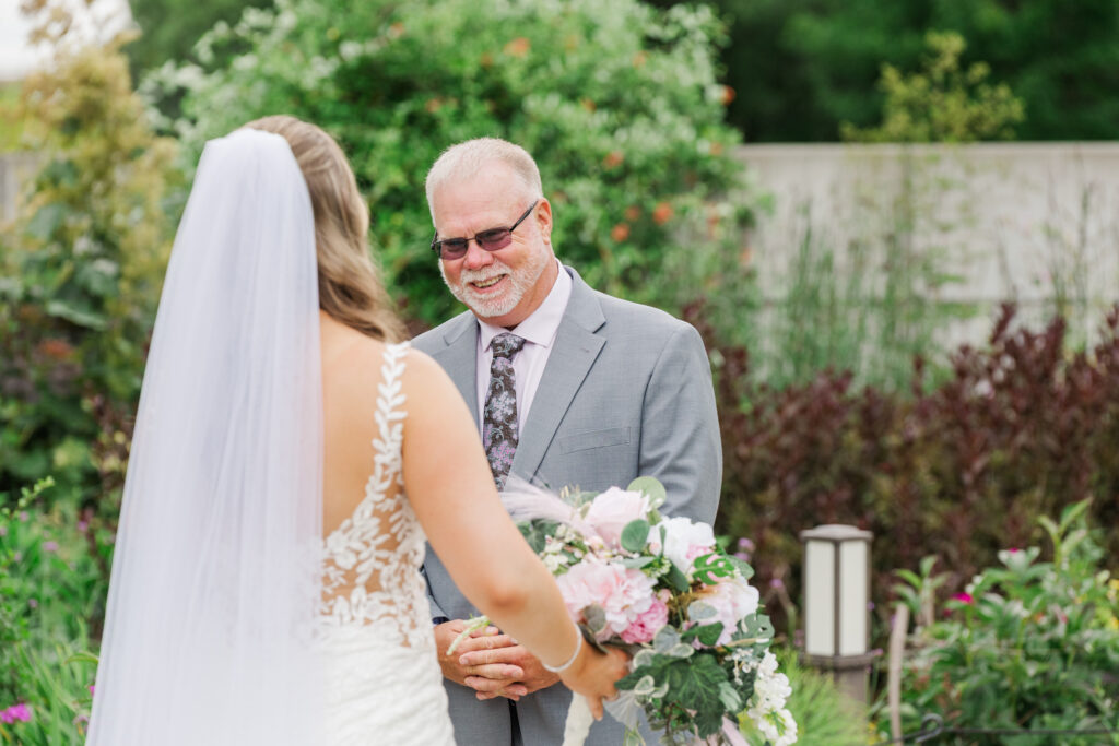 Stephanie and Kristian's Downtown Des Moines Wedding at The Tea Room and Greater Des Moines Botanical Garden_Claire Katan Creative Wedding Photography