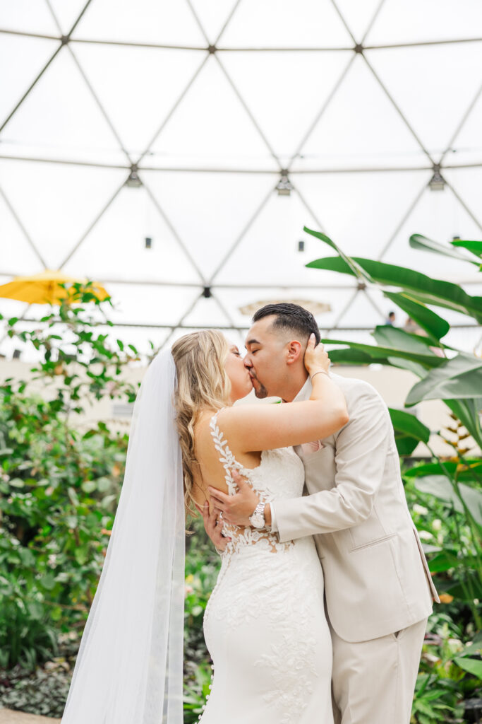 Stephanie and Kristian's Downtown Des Moines Wedding at The Tea Room and Greater Des Moines Botanical Garden_Claire Katan Creative Wedding Photography