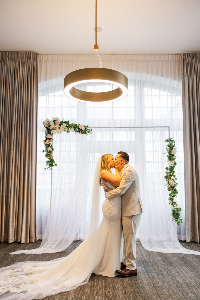 Stephanie and Kristian's Downtown Des Moines Wedding at The Tea Room and Greater Des Moines Botanical Garden_Claire Katan Creative Wedding Photography
