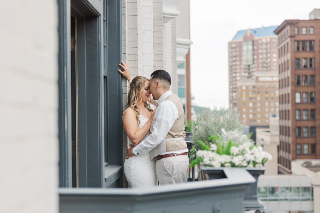 Stephanie and Kristian's Downtown Des Moines Wedding at The Tea Room and Greater Des Moines Botanical Garden_Claire Katan Creative Wedding Photography