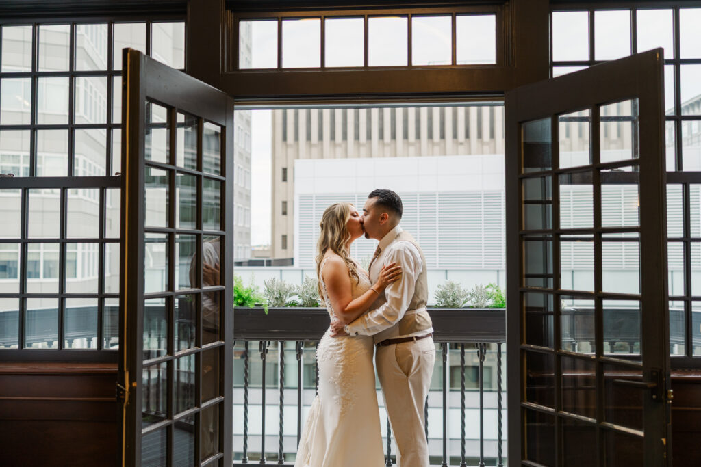 Stephanie and Kristian's Downtown Des Moines Wedding at The Tea Room and Greater Des Moines Botanical Garden_Claire Katan Creative Wedding Photography