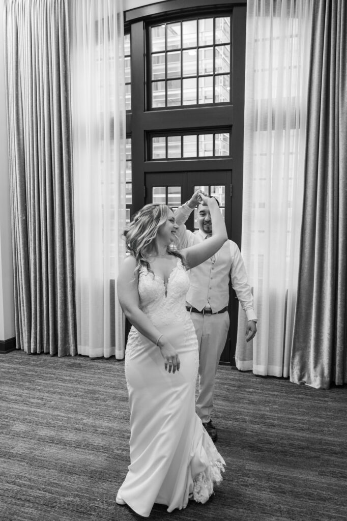 Stephanie and Kristian's Downtown Des Moines Wedding at The Tea Room and Greater Des Moines Botanical Garden_Claire Katan Creative Wedding Photography