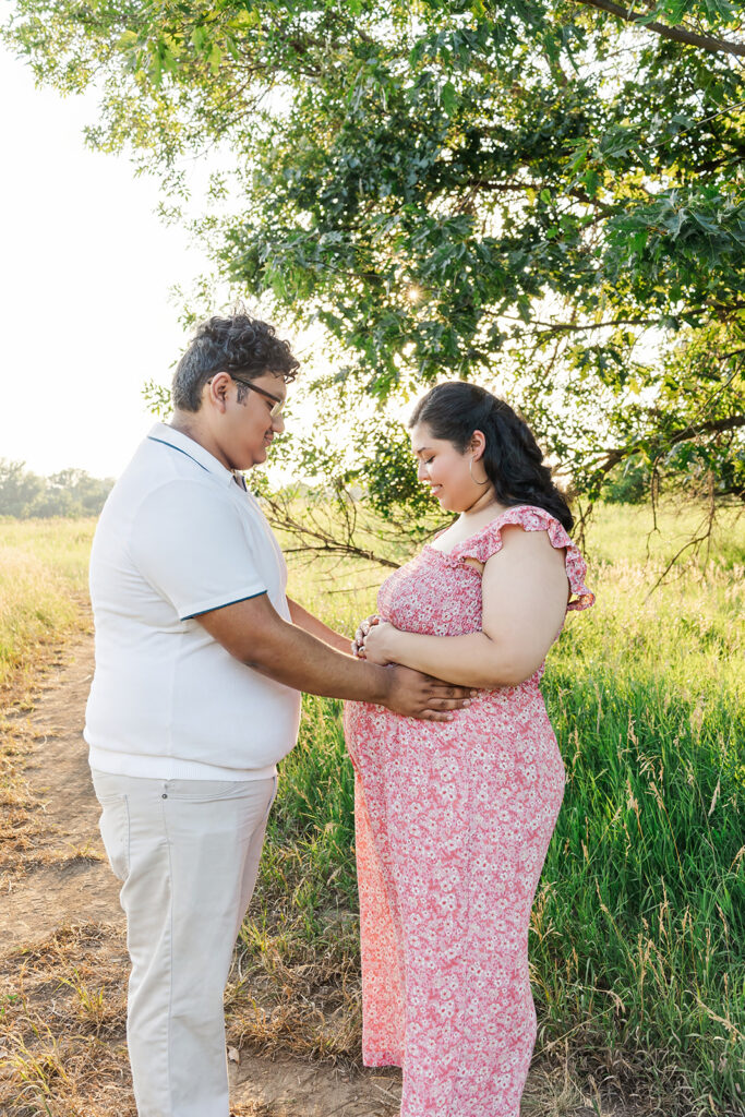 A spring pregnancy photo session at Chalco Hills Recreation area with expecting parents and their pets.
