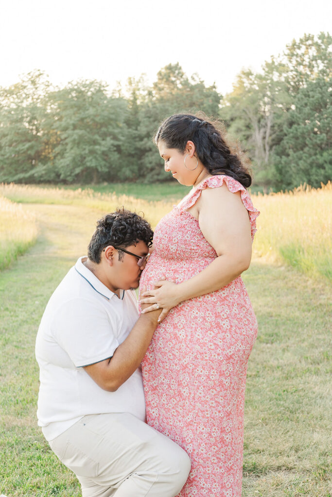 A spring pregnancy photo session at Chalco Hills Recreation area with expecting parents and their pets.